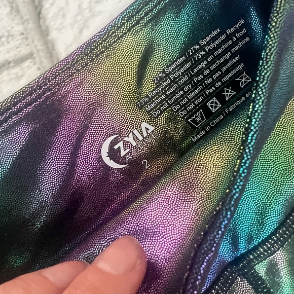 Zyia Mirage Metallic light n tight leggings.
Sz 2 - Picture 9 of 10